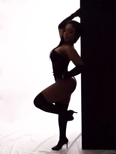 Live sex webcam photo for IrisJonne #290125520