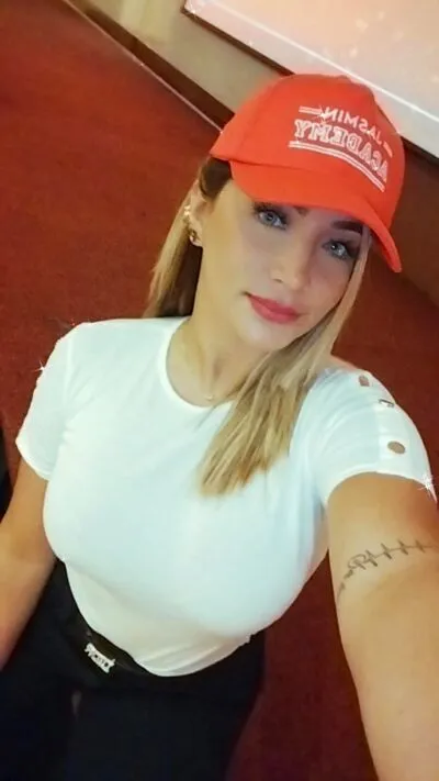 Live sex webcam photo for IsabelBrouw #290158508