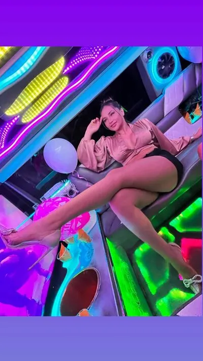 Live sex webcam photo for IsabelBrouw #290158531