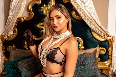 Live sex webcam photo for IsabelBrouw #290158571