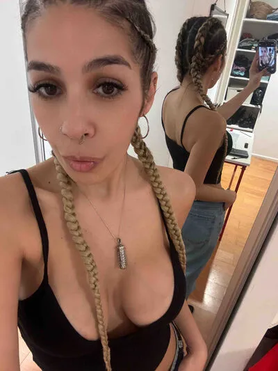 Live sex webcam photo for IsabellaAsh #290128271