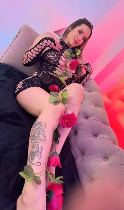Live sex webcam photo for IsabellaCarvajal #290170453
