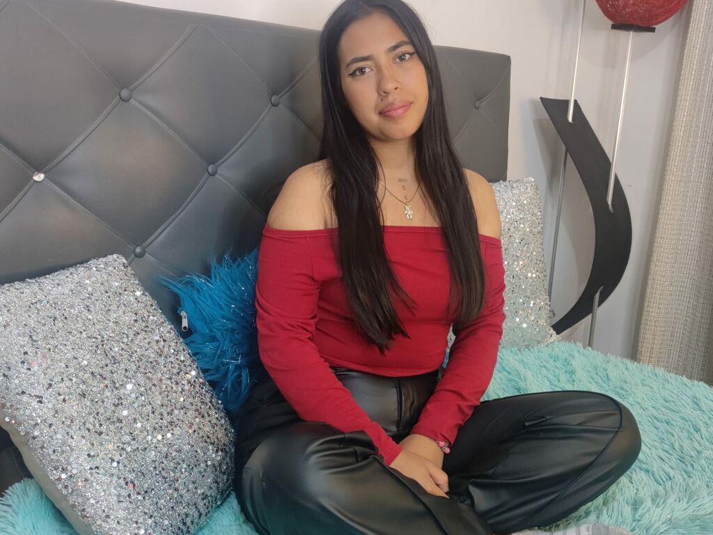 Live sex webcam photo for IsabellaLu #277066657