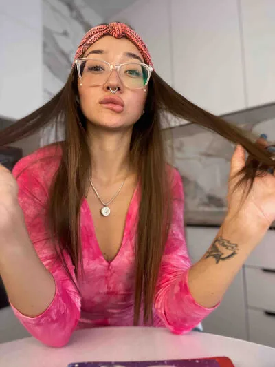 Live sex webcam photo for IskrinaCold #290137202