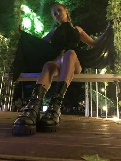 Live sex webcam photo for IvonaZedler #290170253