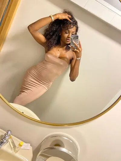 Live sex webcam photo for IvyGrime #290121423