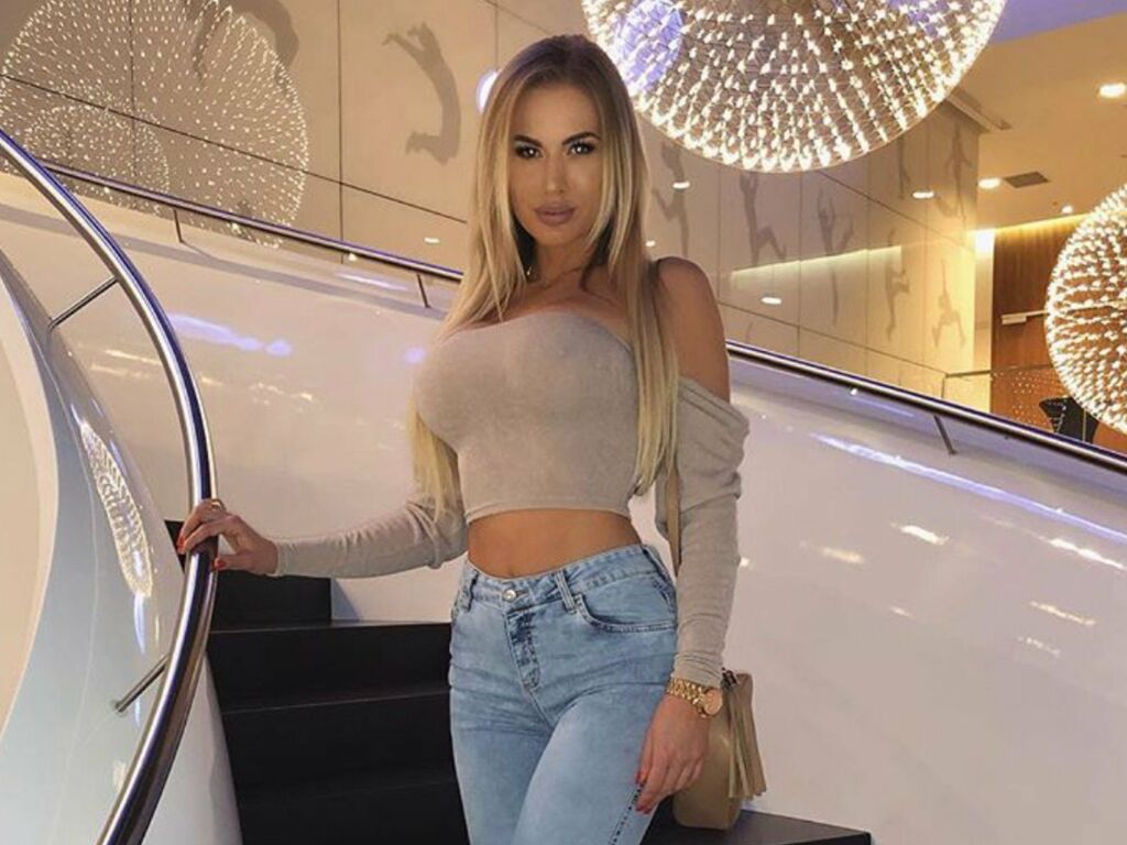 Live sex webcam photo for JellyKristal #277146794