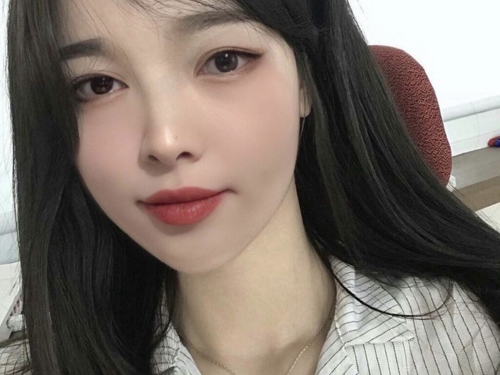 Live sex webcam photo for JenaWood #275802467