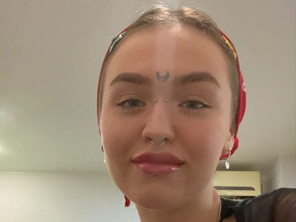 Live sex webcam photo for JennaLotos #276938761