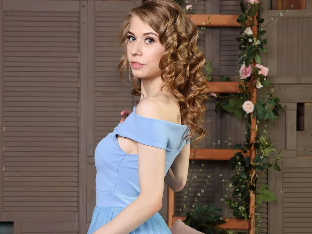 Live sex webcam photo for JennyTracey #275880053