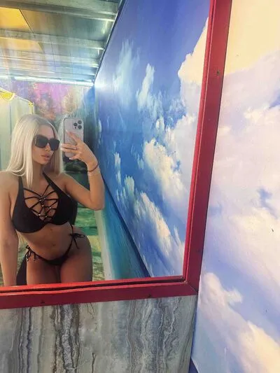 Live sex webcam photo for JessieBreen #290124210