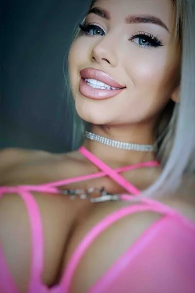 Live sex webcam photo for JessieBreen #290124239