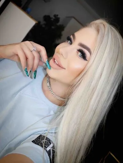 Live sex webcam photo for JessieBreen #290124268