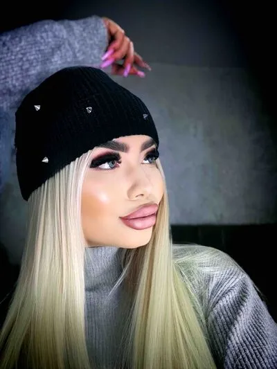 Live sex webcam photo for JessieBreen #290124279