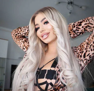 Live sex webcam photo for JessieBreen #290124302