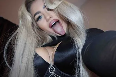 Live sex webcam photo for JessieBreen #290124315