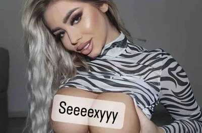 Live sex webcam photo for JessieBreen #290124325