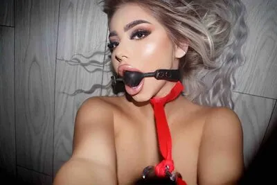 Live sex webcam photo for JessieBreen #290124334