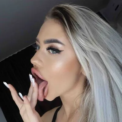 Live sex webcam photo for JessieBreen #290124360