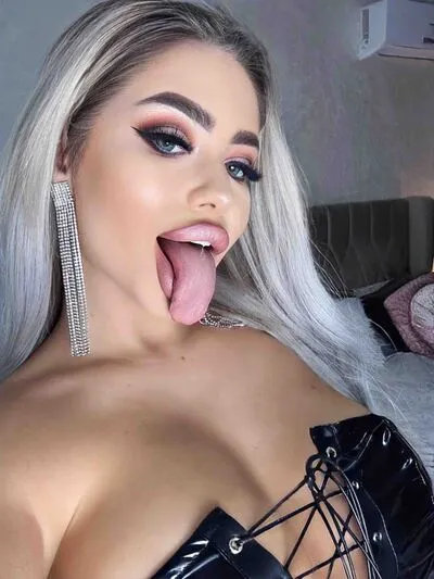 Live sex webcam photo for JessieBreen #290124372