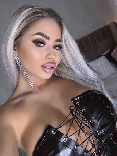 Live sex webcam photo for JessieBreen #290124373