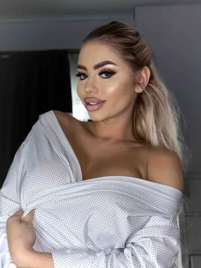 Live sex webcam photo for JessieBreen #290124374