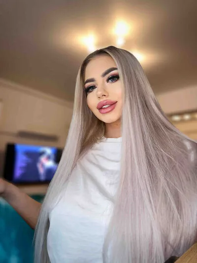 Live sex webcam photo for JessieBreen #290124390