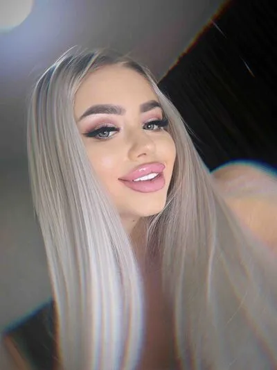 Live sex webcam photo for JessieBreen #290124392