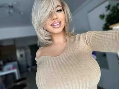Live sex webcam photo for JessieBreen #290124405