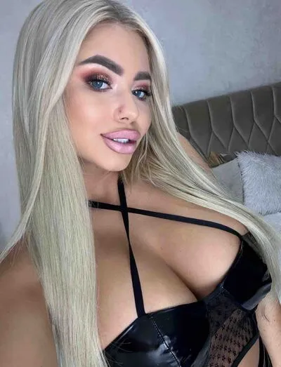 Live sex webcam photo for JessieBreen #290124412