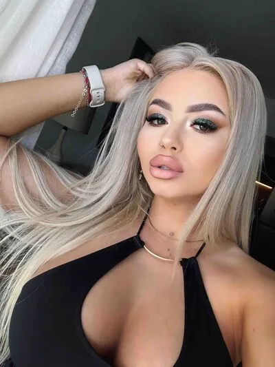 Live sex webcam photo for JessieBreen #290124413