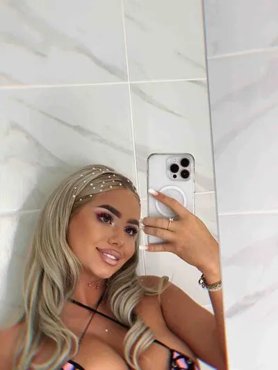 Live sex webcam photo for JessieBreen #290124414