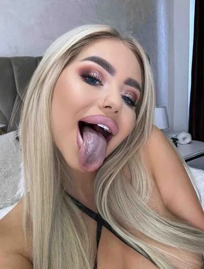 Live sex webcam photo for JessieBreen #290124415