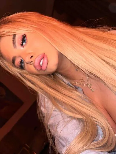 Live sex webcam photo for JessieBreen #290124418