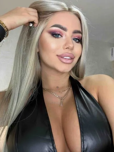 Live sex webcam photo for JessieBreen #290124420