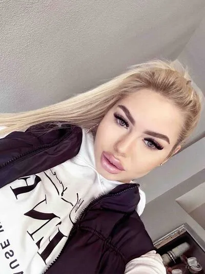 Live sex webcam photo for JessieBreen #290124427