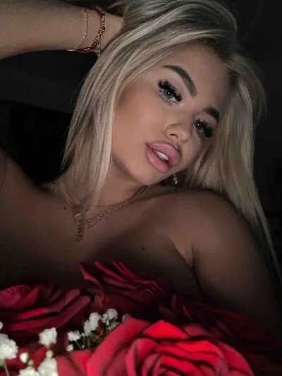 Live sex webcam photo for JessieBreen #290124429
