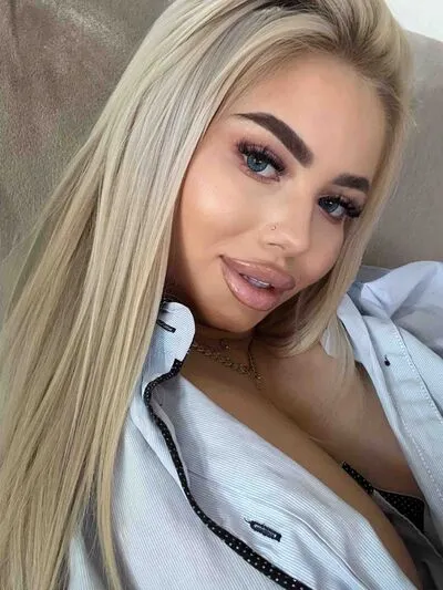 Live sex webcam photo for JessieBreen #290124430