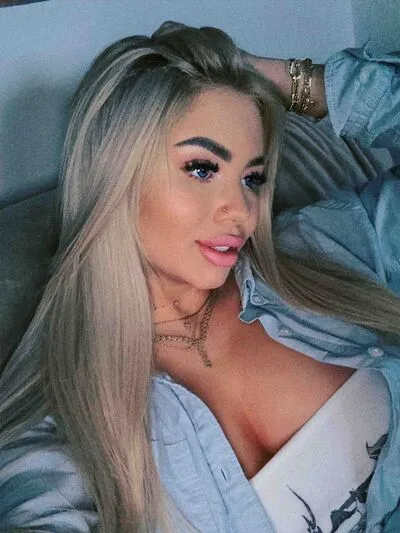 Live sex webcam photo for JessieBreen #290124438