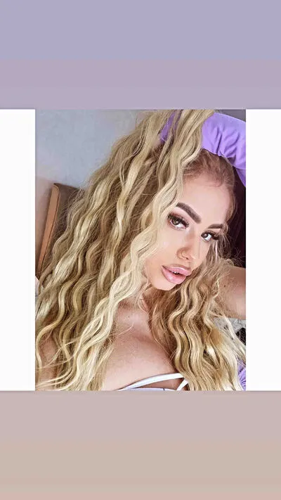Live sex webcam photo for JessieBreen #290124462