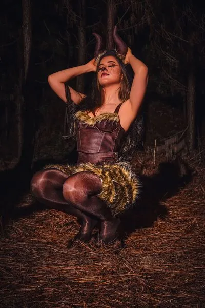 Live sex webcam photo for JessieLiu #290137744