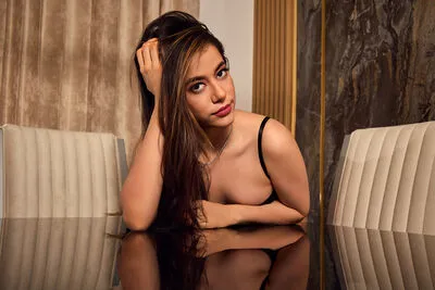 Live sex webcam photo for JessieLiu #290137752