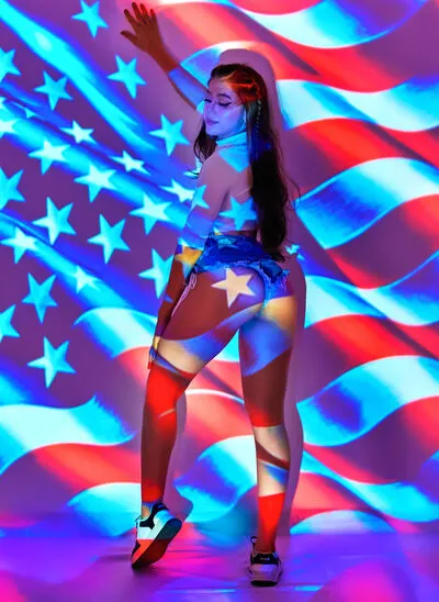 Live sex webcam photo for JessieLiu #290137790