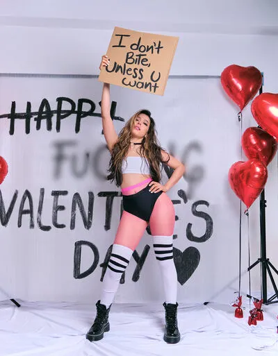 Live sex webcam photo for JessieLiu #290137799