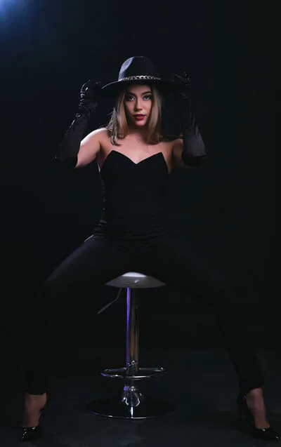 Live sex webcam photo for JessieLiu #290137808