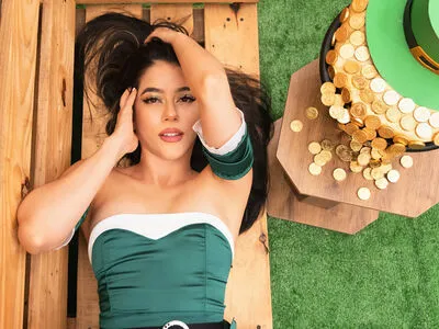 Live sex webcam photo for JessieLiu #290137895