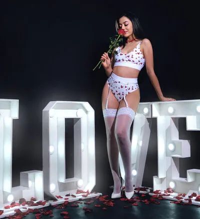 Live sex webcam photo for JessieLiu #290137899