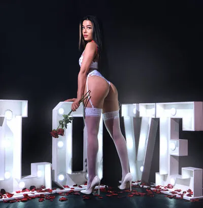 Live sex webcam photo for JessieLiu #290137900