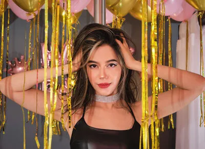 Live sex webcam photo for JessieLiu #290137912