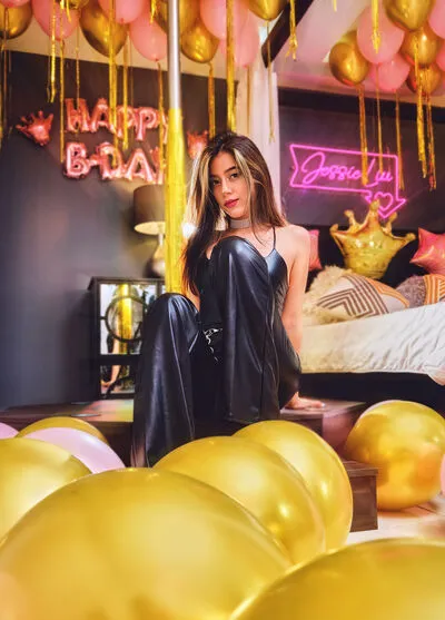 Live sex webcam photo for JessieLiu #290137914